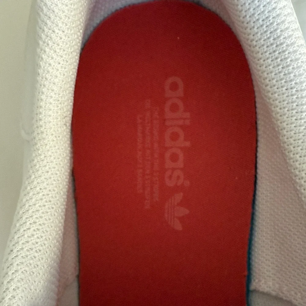 Stan smith with Red Heart Accents - Picture 2 of 7